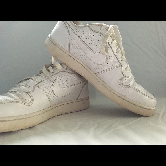 White Nike Sneakers - Picture 2 of 5